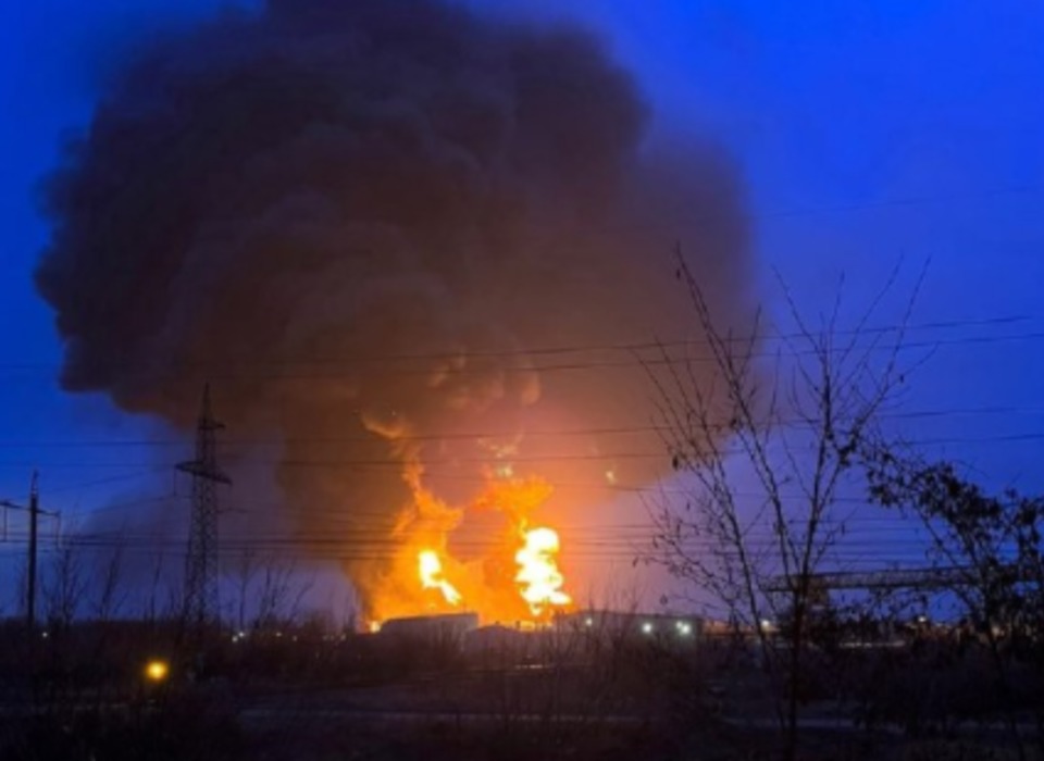 В Белгороде загорелась нефтебаза: есть двое пострадавших