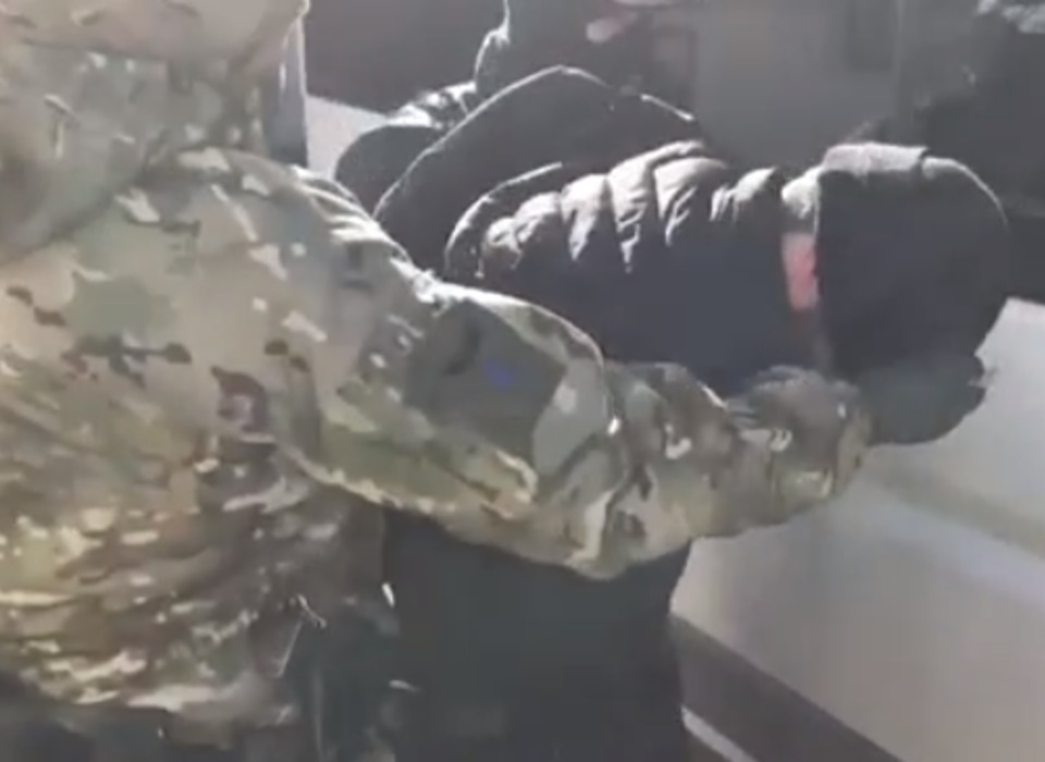 Задержание группы пособников сирийских террористов в Волгоградской области сняли на видео