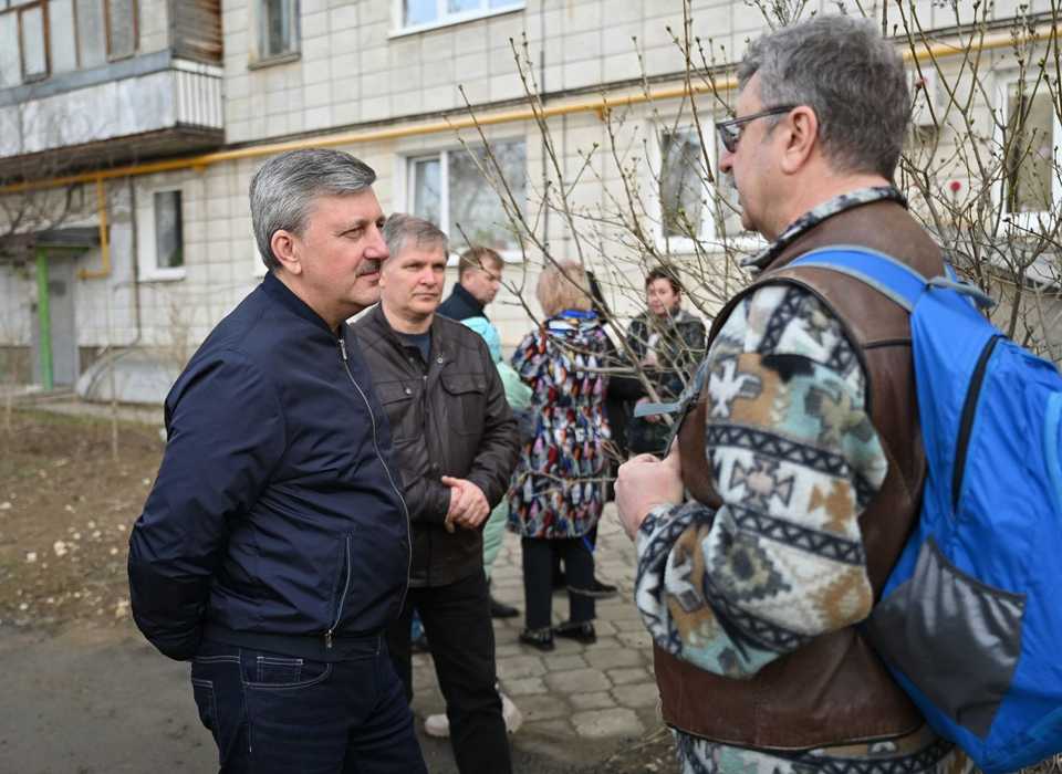 Владимир Марченко проверил состояние дворов в Дзержинском районе Волгограда
