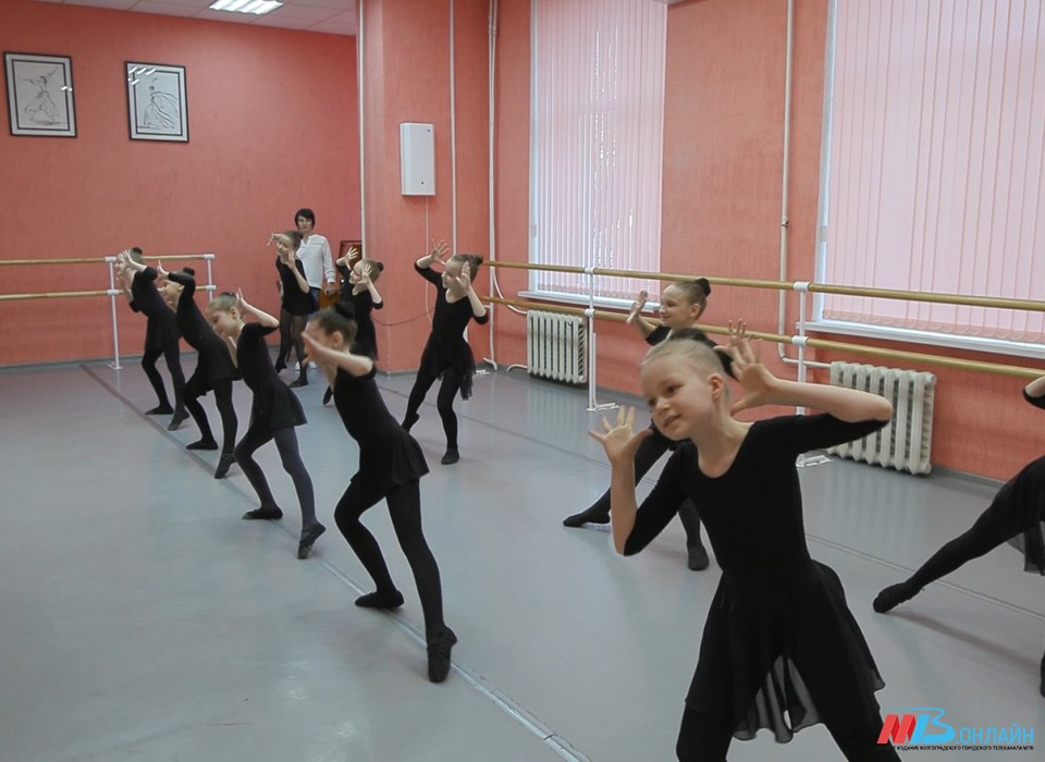 Самые юные участницы волгоградского ансамбля «Радуга» отправятся в Казань