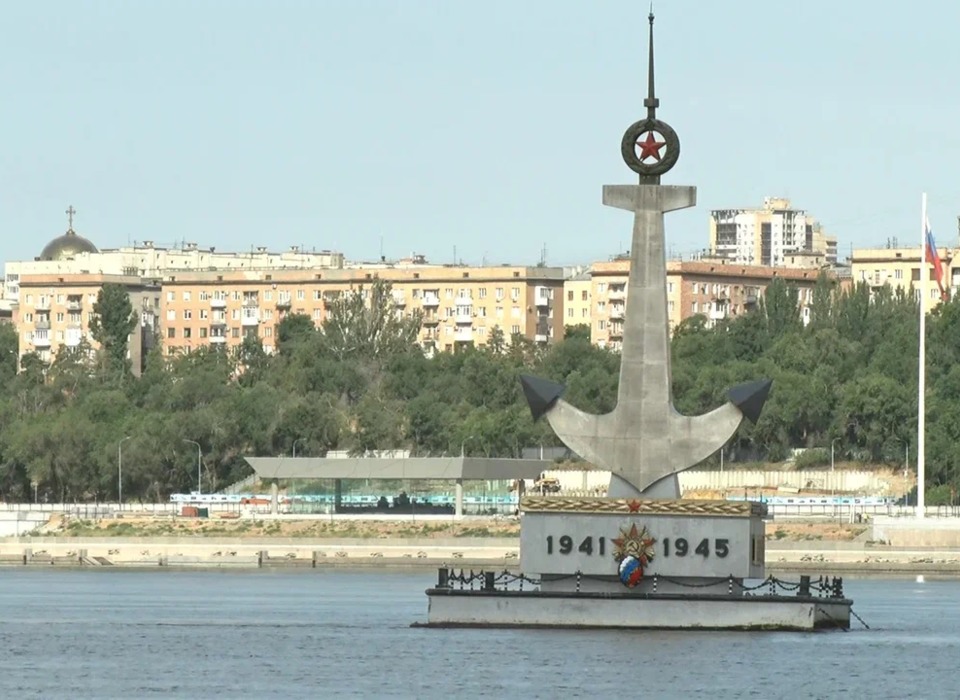 В Волгограде вернули на место памятник морякам, погибшим в Сталинградской битве