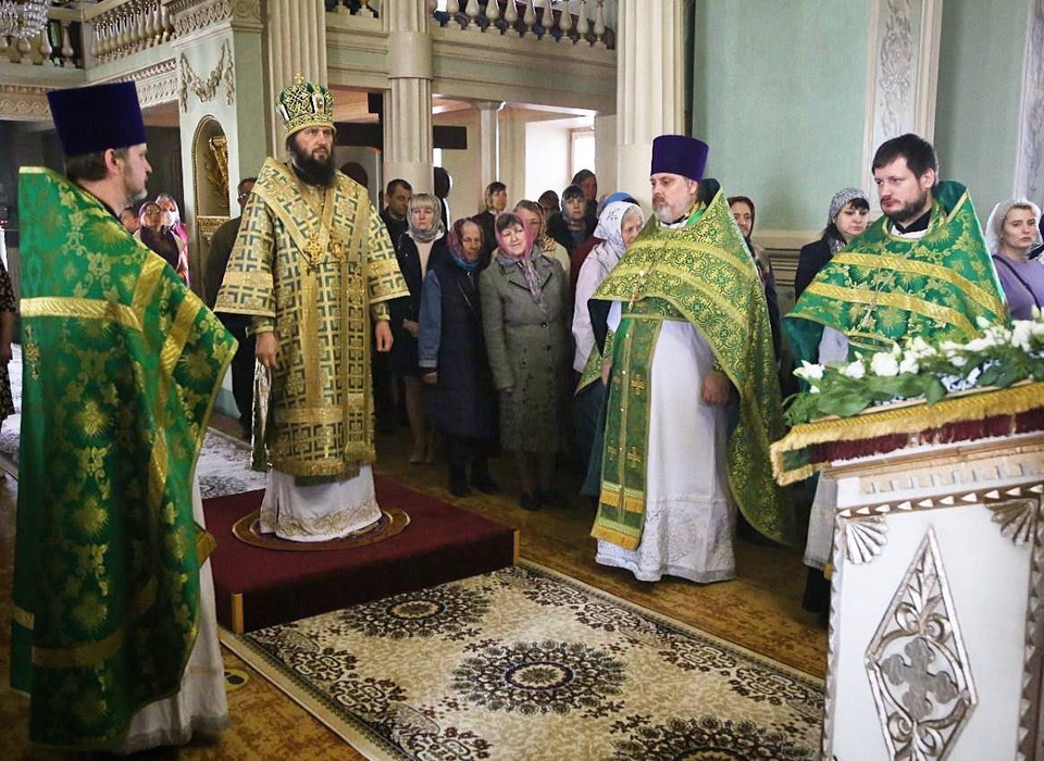 Владыка Феодор провел Божественную литургию в храме святого Никиты Мидикийского города Волгограда