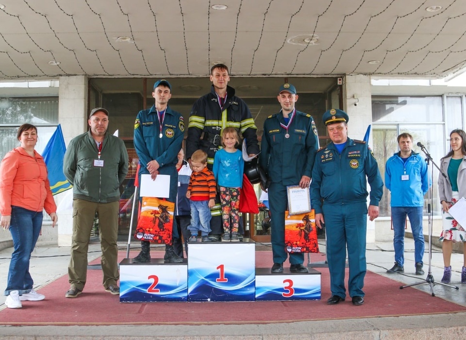 В Волжском прошли соревнования пожарных по скоростному подъему