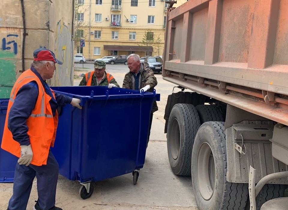В Волгограде появились первые контейнеры для сбора «сухого» мусора