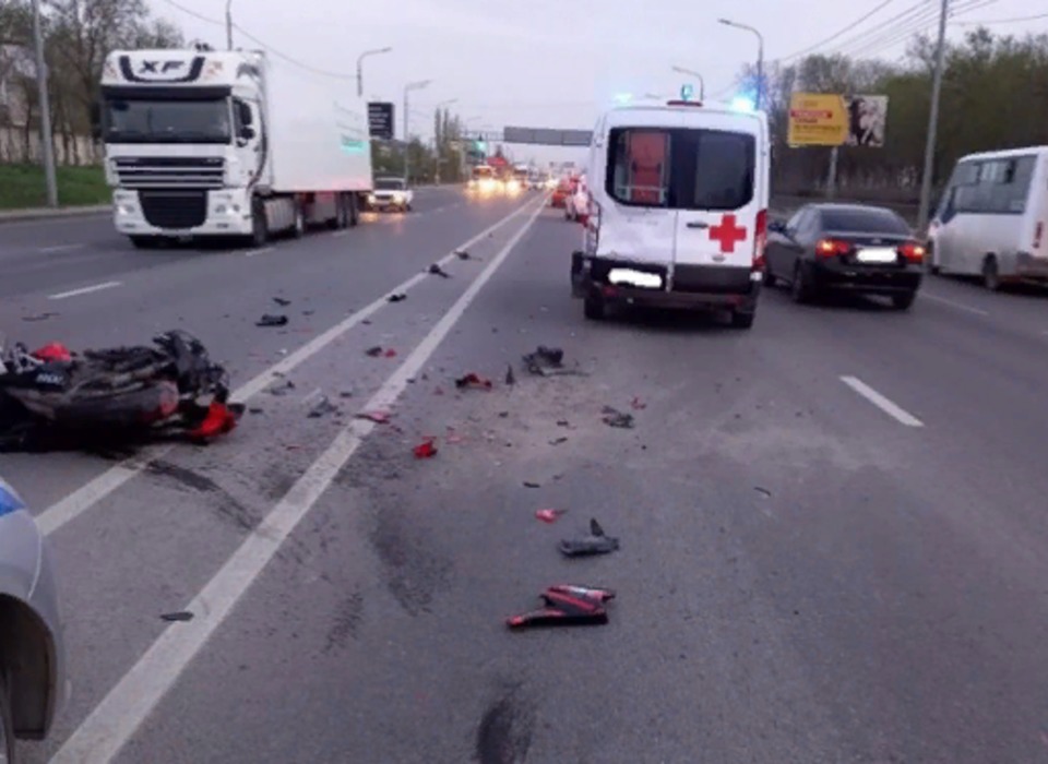 В Волгограде 47-летний мотоциклист протаранил карету скорой помощи