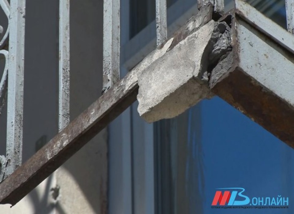 За обрушение балкона УК заплатит волгоградке 430 тысяч рублей