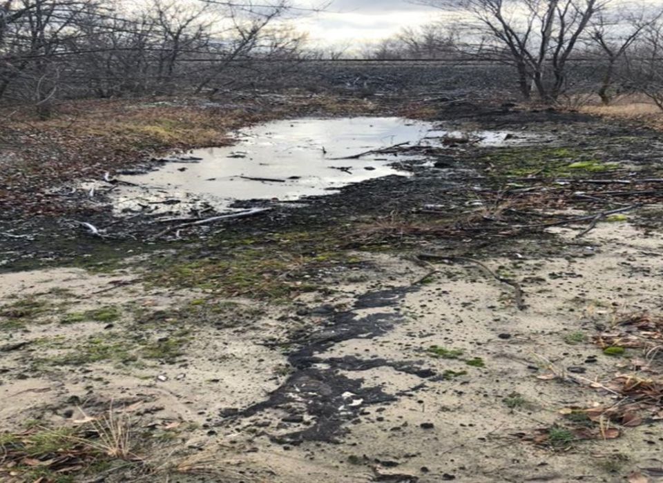 В Волгоградской области нефтепродуктами залили почву