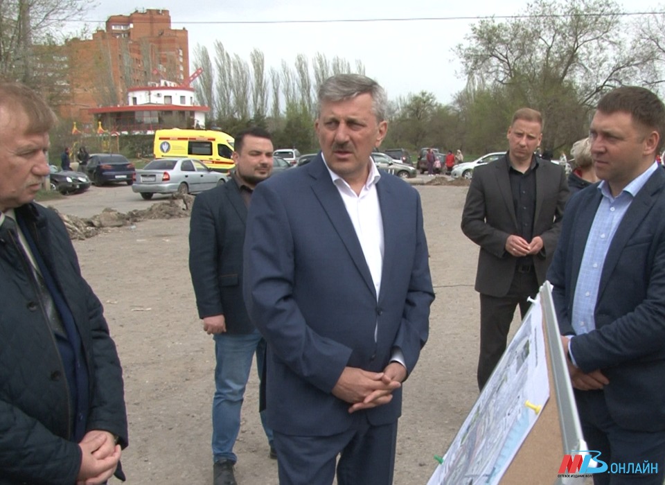 Глава Волгограда провел ход благоустройства возле музея "Старая Сарепта"