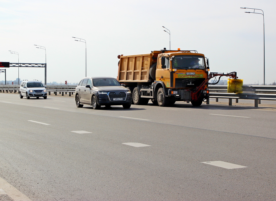 В Волгоградской области дорожники приступили к весенней уборке трасс