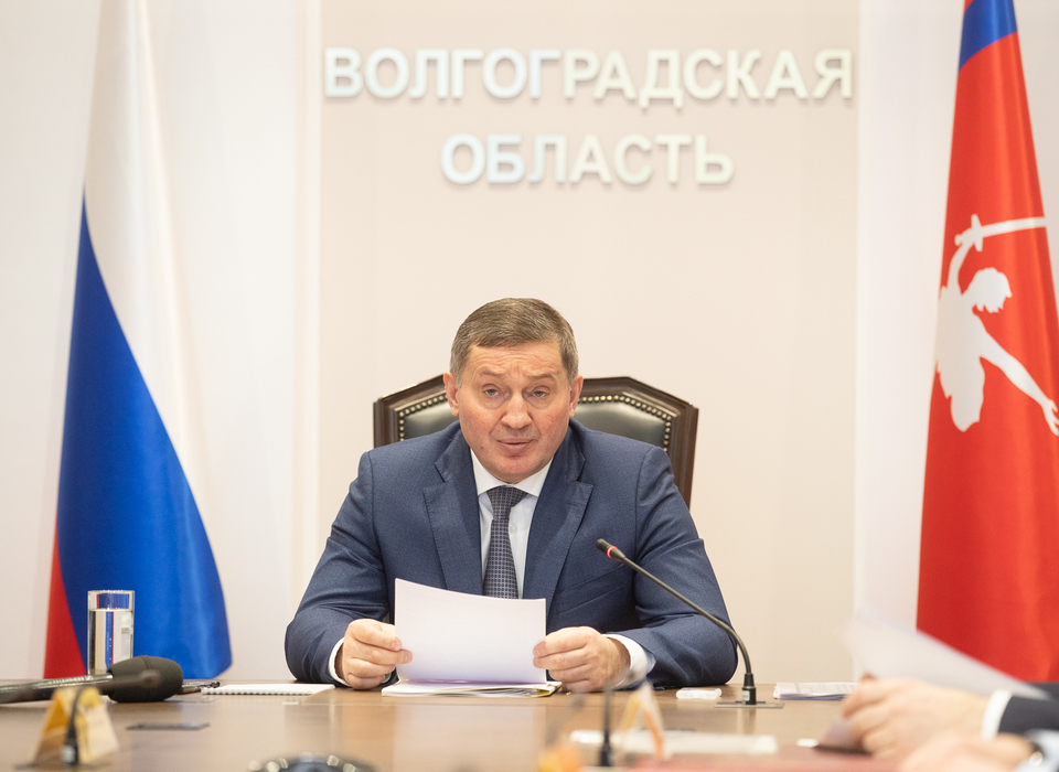Губернатор Андрей Бочаров разрешил проведение основных майских мероприятий в очном формате