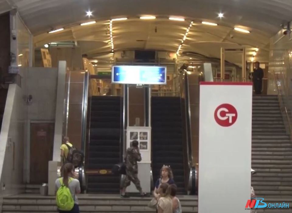 В Волгограде ждет ремонта аварийная лестница на станции СТ "Площадь Ленина"