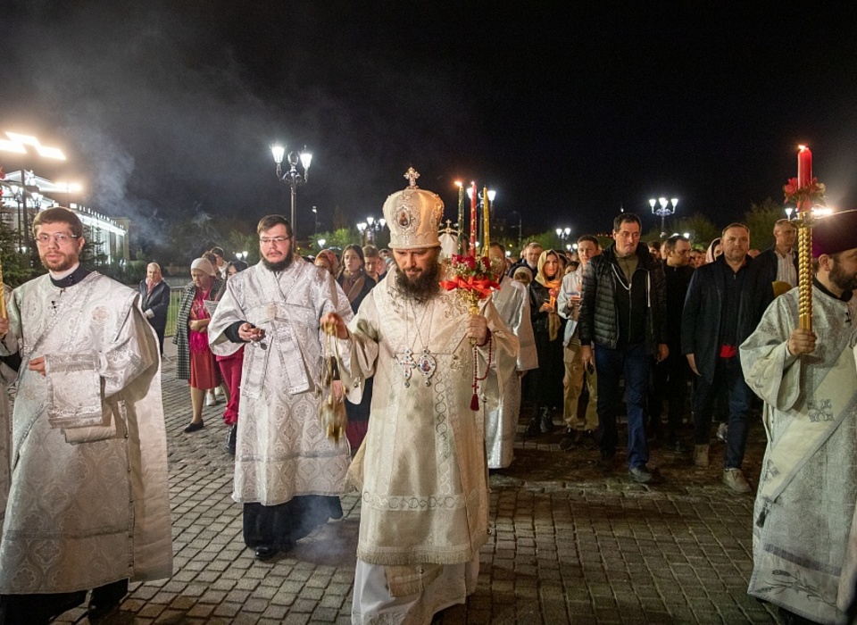 В Волгограде в соборе Александра Невского впервые прошла пасхальная служба