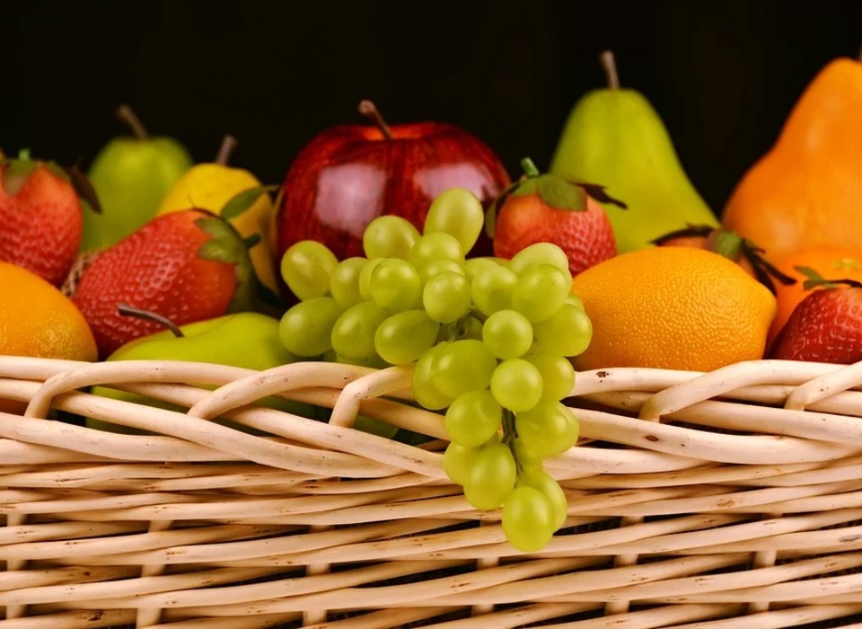 Нутрициолог Гончар рассказала об опасности яблок, клубники и винограда