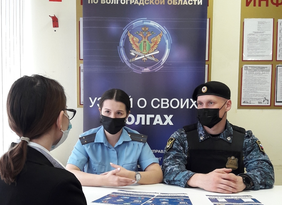 Волгоградцы узнали о своих правах и долгах в МФЦ Дзержинского района