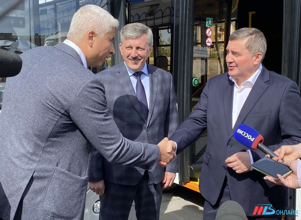 Андрей Бочаров и Владимир Марченко оценили новые троллейбусы в Волгограде