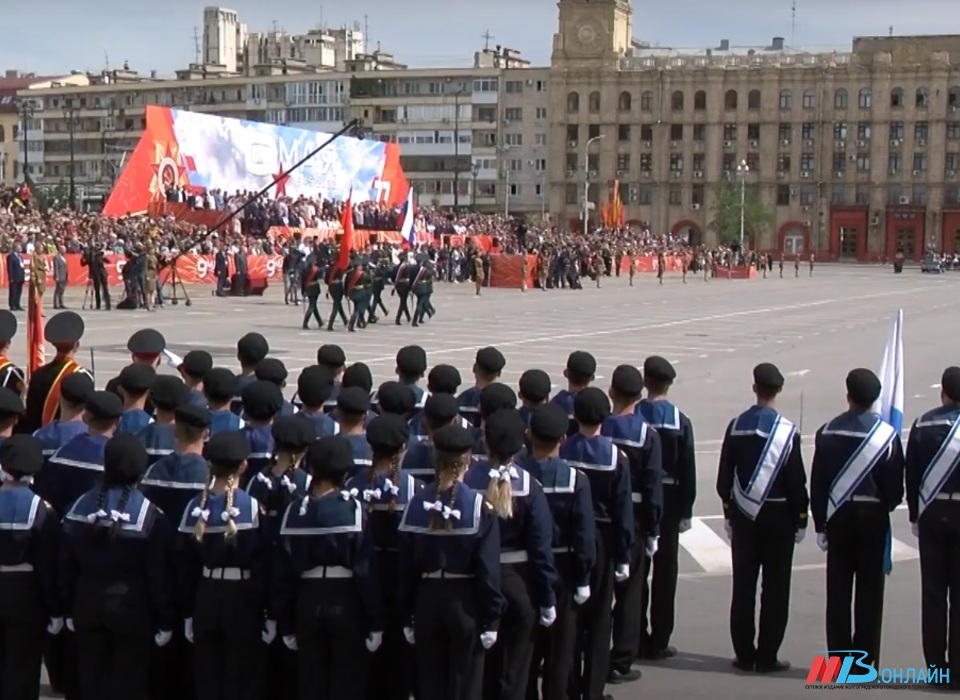 Парад Победы-2022 в Волгограде собрал тысячи волгоградцев и гостей города