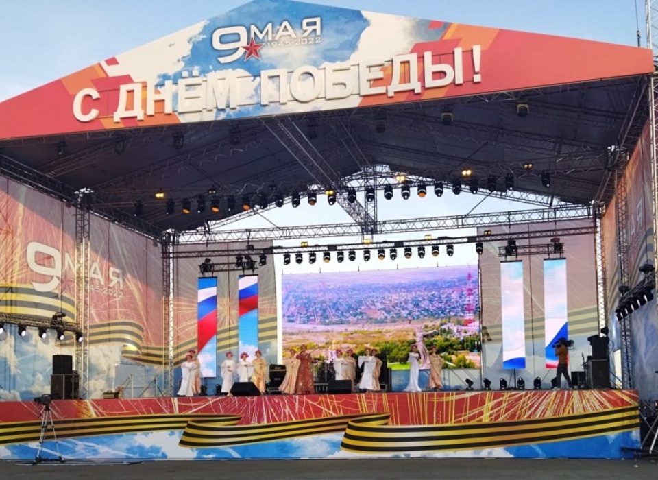 В центре Волгограда начался праздничный гала-концерт с участием Валерии