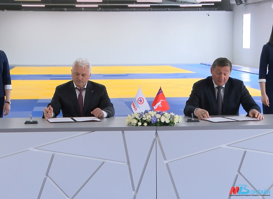 Андрей Бочаров подписал соглашение о сотрудничестве с Всероссийской федерацией самбо