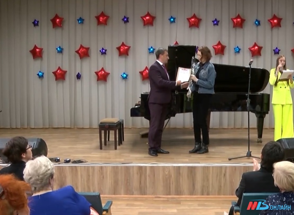 В преддверии профессионального праздника в Волгограде наградили заслуженных библиотекарей