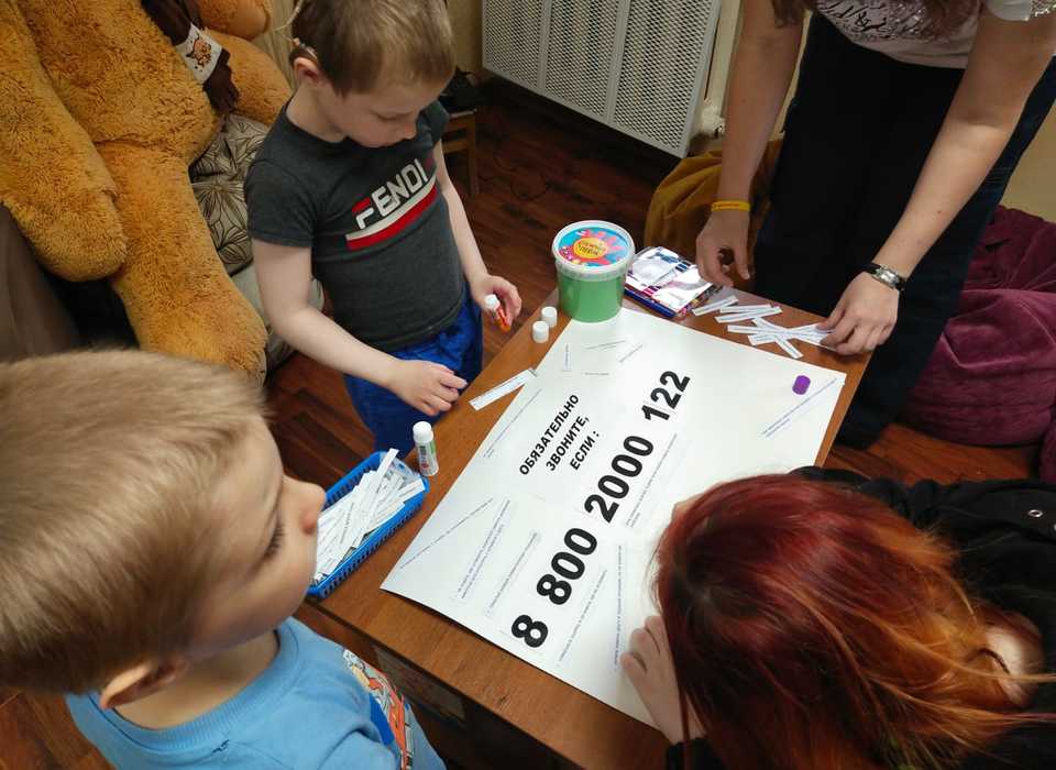 В Международный день детского телефона доверия в Волгограде провели различные мероприятия