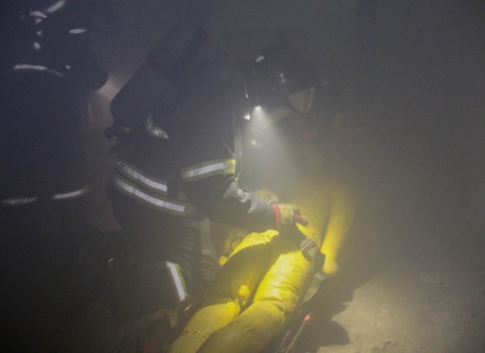 Волгоградские пожарные провели тренировку в теплодымокамере