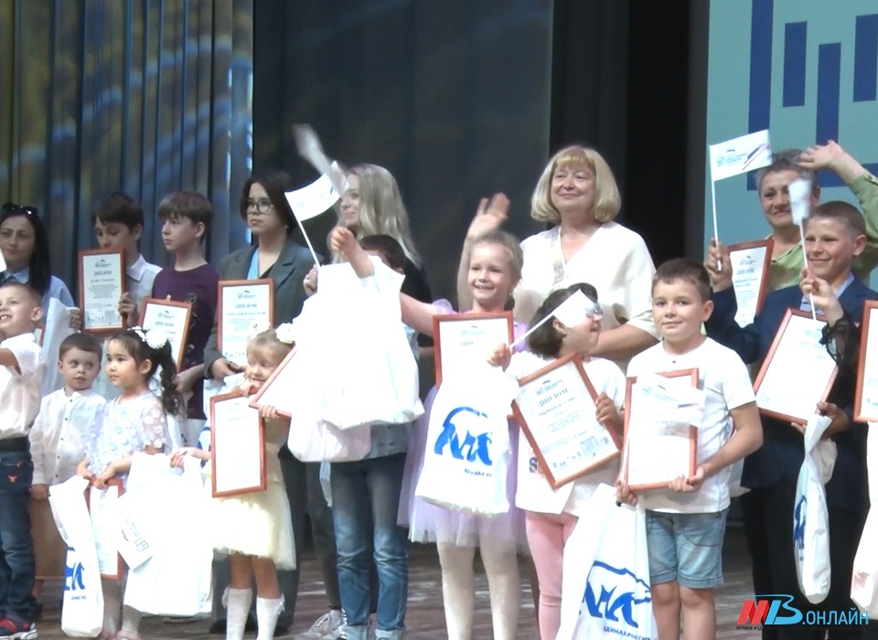В Волгограде наградили победителей конкурса детского рисунка об энергосбережении