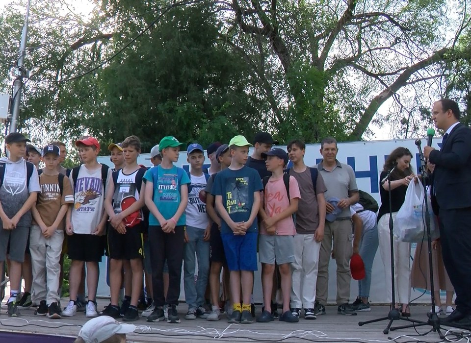 В Комсомольском саду наградили юных спортсменов и художников