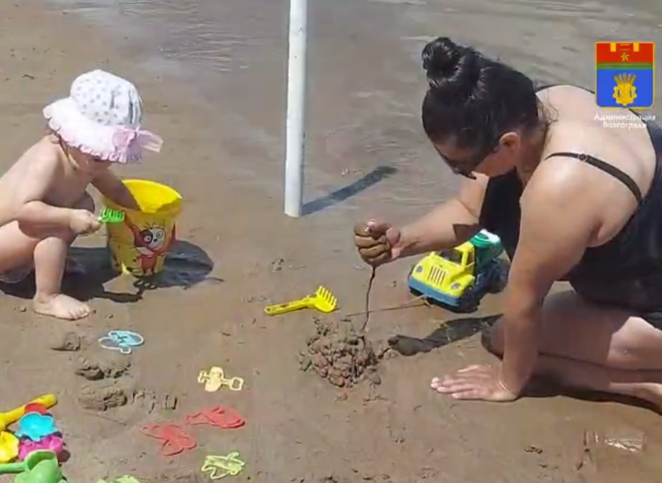 В Волгограде открылся пляж на песчаной косе в Красноармейском районе