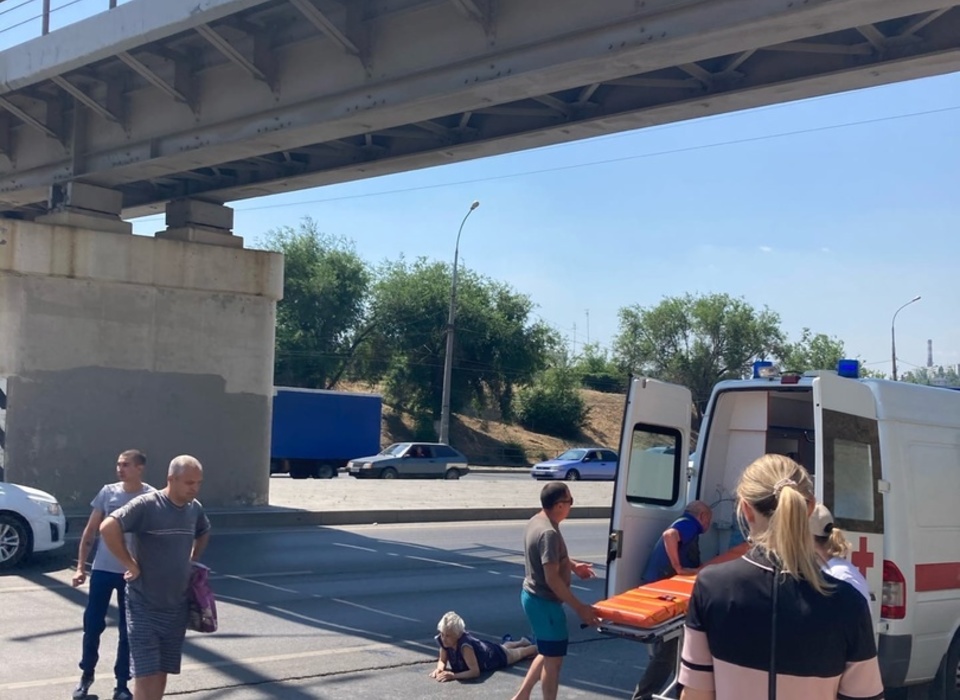 В Волгограде пенсионерка упала с железнодорожного моста