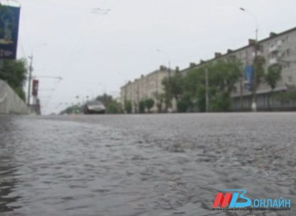 В ночь на 24 июня в Волгограде ожидается штормовой ветер с ливнями и грозами