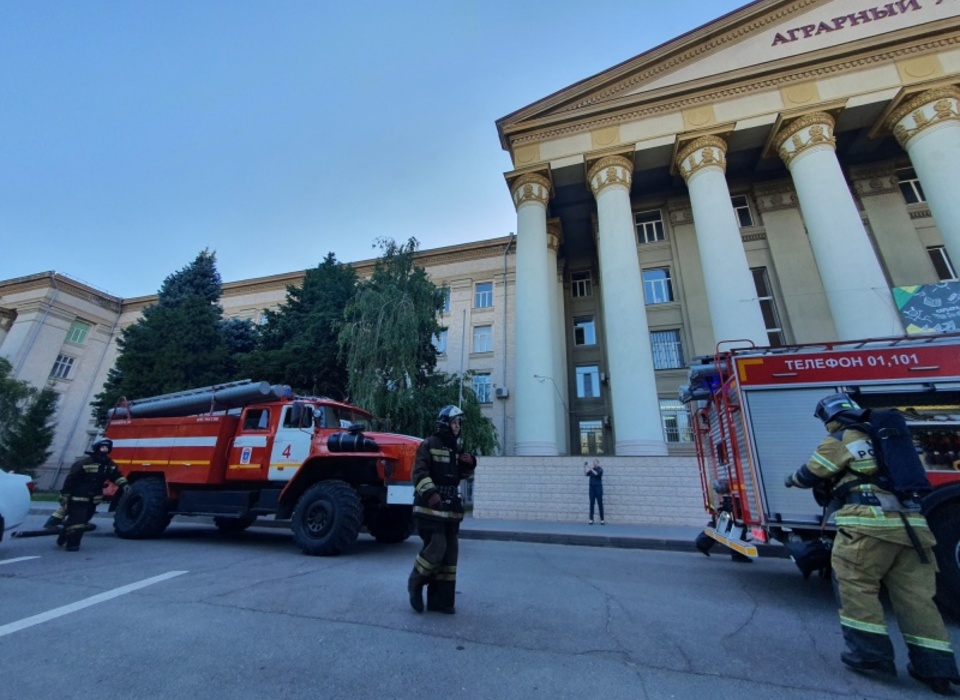 Волгоградские спасатели провели учения на территории ВолГАУ