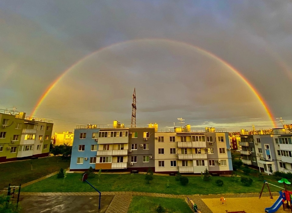 Волгоградцы выложили в соцсети красивые снимки радуги после дождя 1 июля