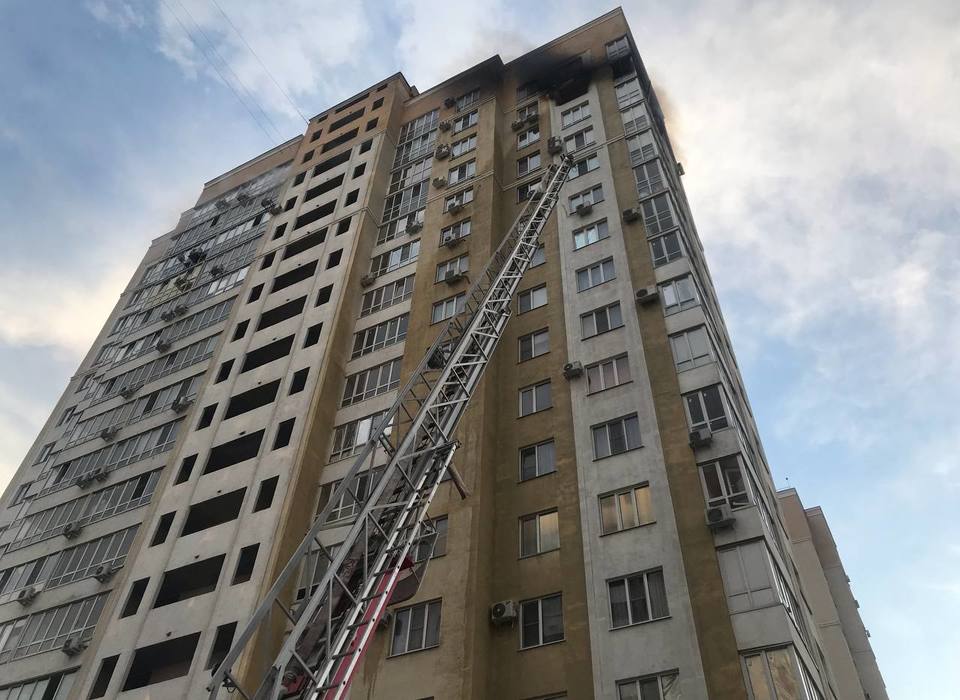 51-летняя женщина погибла при пожаре в высотном доме в Волгограде