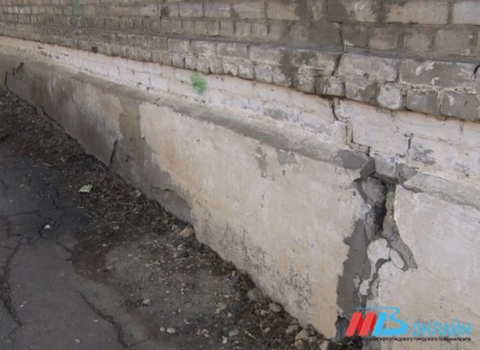 В Волгоградской области суд обязал переселить пенсионерку из аварийного жилья