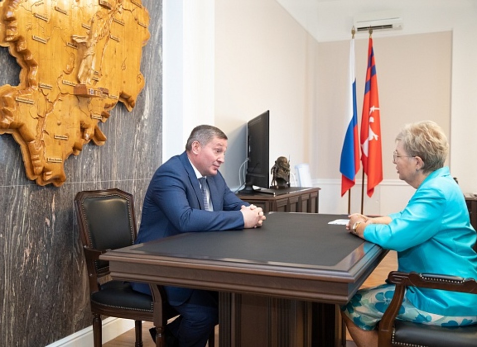 Встречу с детским омбудсменом провел губернатор Волгоградской области Андрей Бочаров