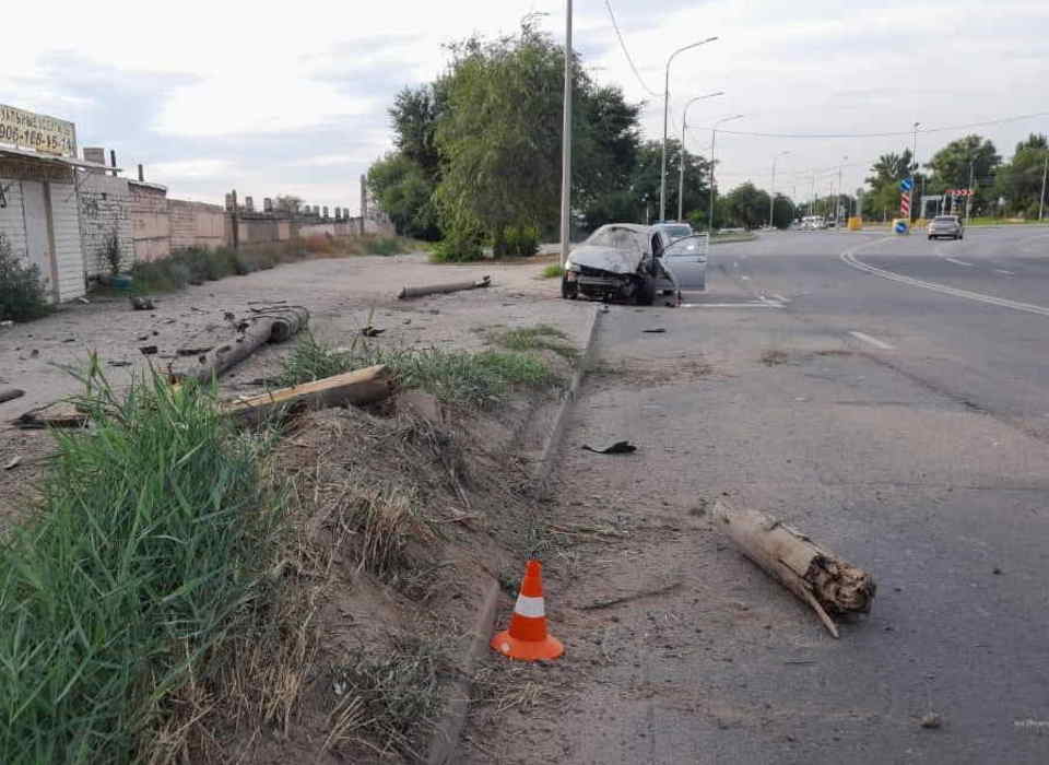 В Волгограде у водителя в дороге случился инсульт: видео жуткого ДТП