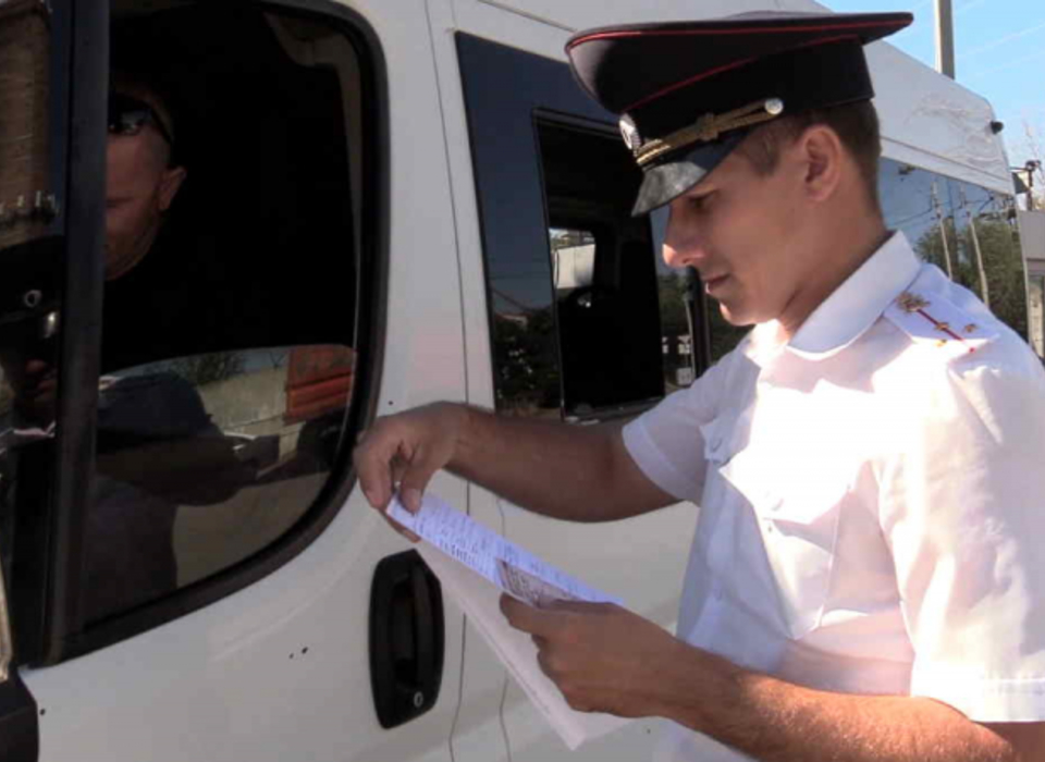 Разговоры по телефону и превышение скорости: в Волгограде проверили водителей маршруток