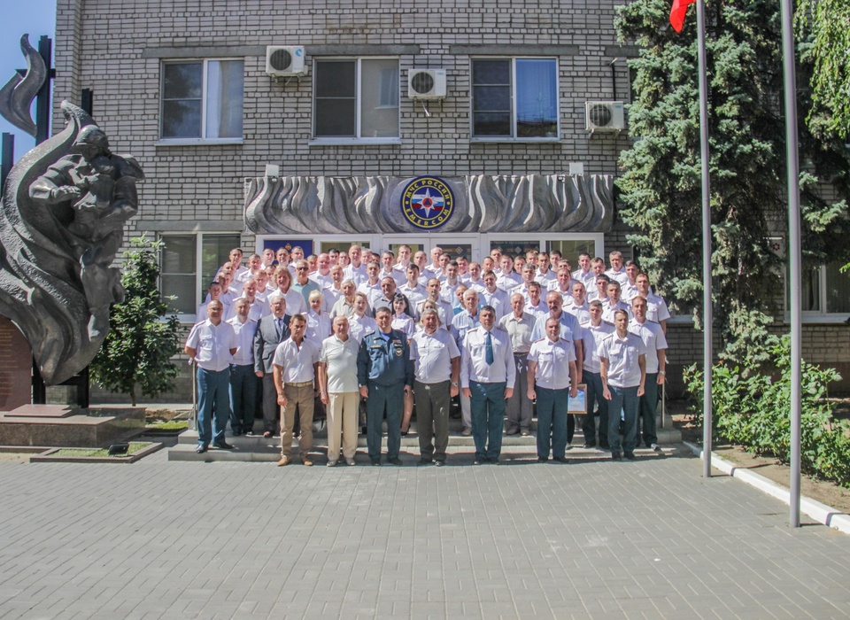 Сотрудники пожарного надзора Волгограда отмечают профессиональный праздник