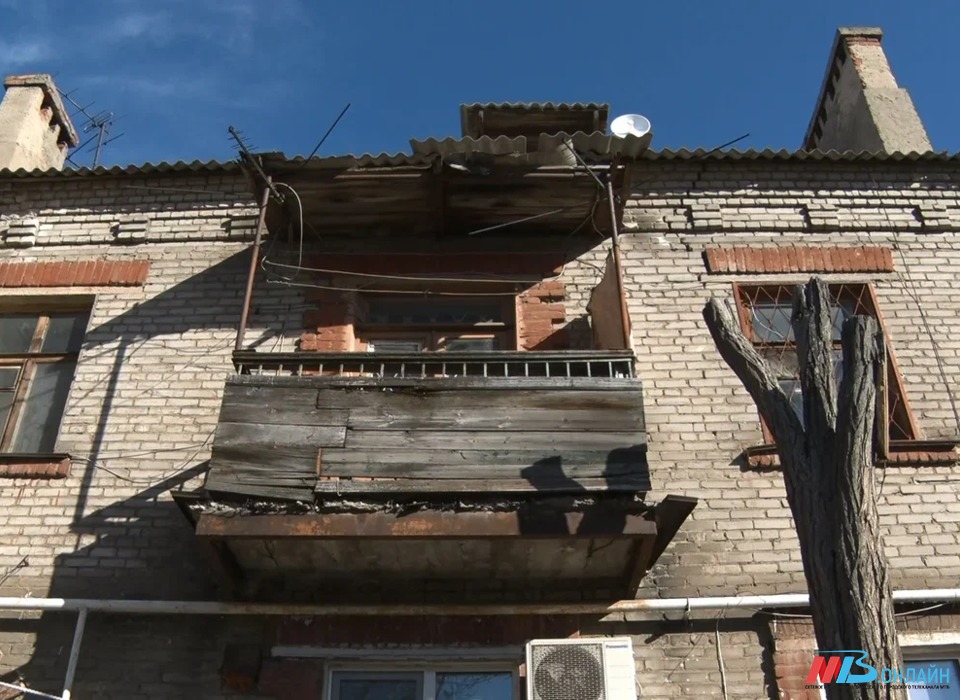 10-летний мальчик разбил голову, выпав из аварийного дома под Волгоградом