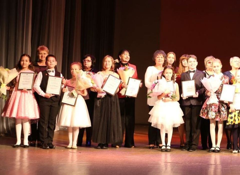 64 школьника из Волгограда поощрят стипендией в 1500 рублей
