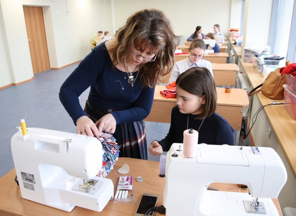Верстаки и швейные машины: в школу на юге Волгограда закупают оборудование