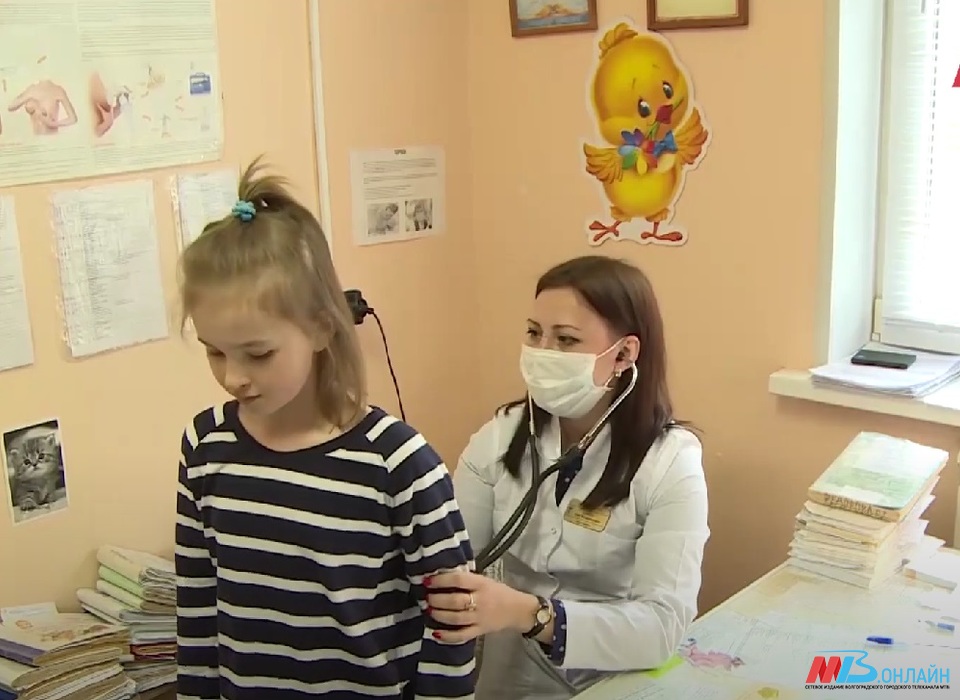 В районные больницы Волгоградской области направили 34 земских врачей