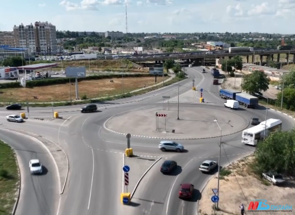 Сотрудники МТВ и Госавтоинспекции Волгоградской области разработали памятку, как проехать по круговому движению на улице Землячки