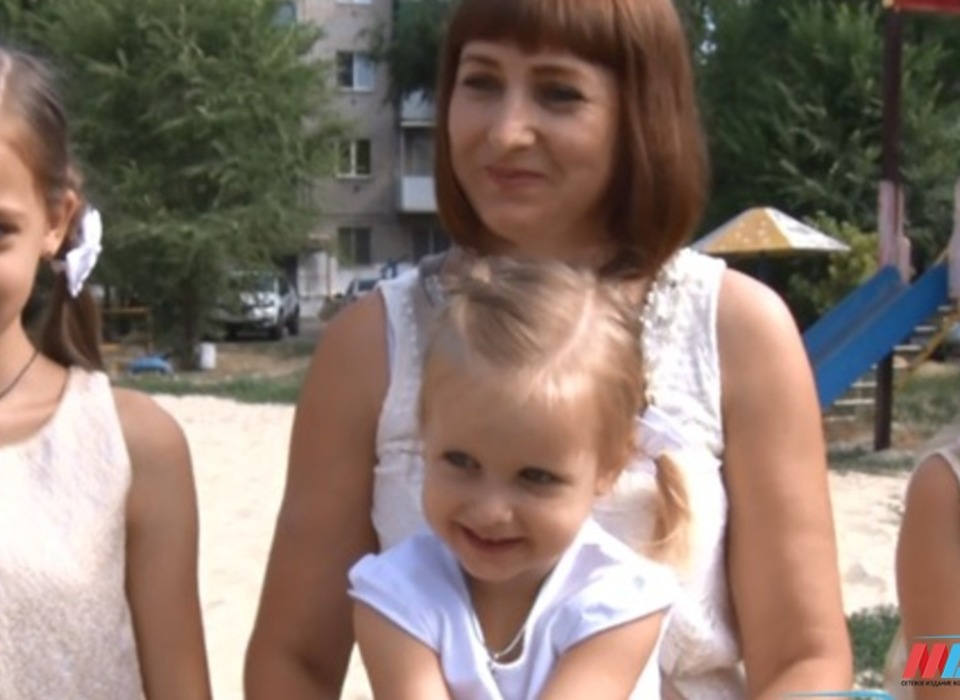 Получат ли в августе волгоградские родители выплаты на детей к школе