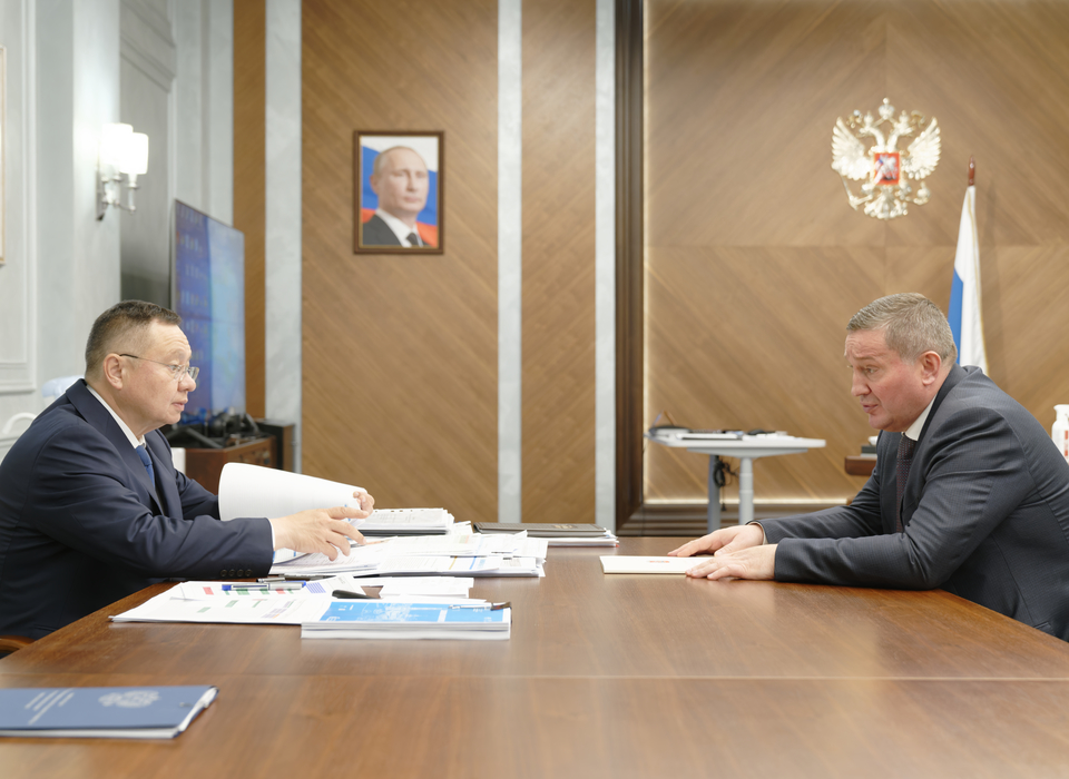 Губернатор Волгоградской области провел встречу с министром строительства и ЖКХ РФ