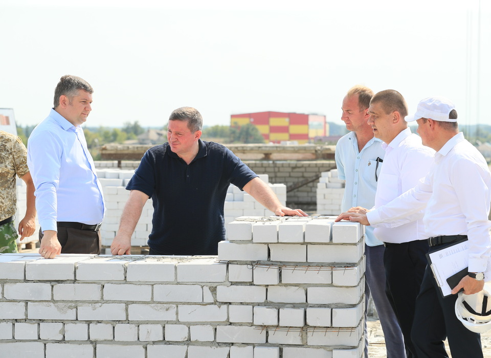 «Для этого не нужны десятки миллионов»: Бочаров раскритиковал строительство школы под Волгоградом