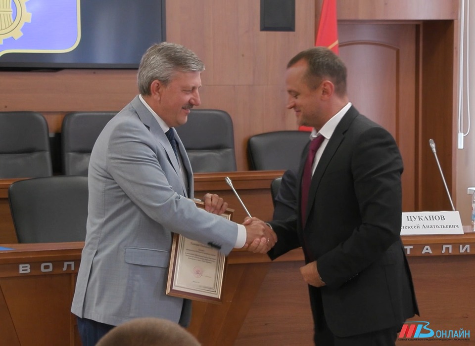 В преддверии Дня строителя в Волгограде наградили лучших работников стройиндустрии