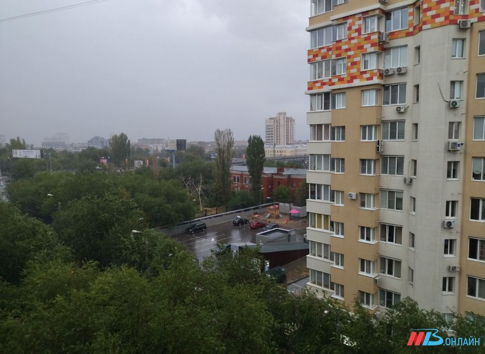 В Волгограде жара сменилась проливным дождем и грозой