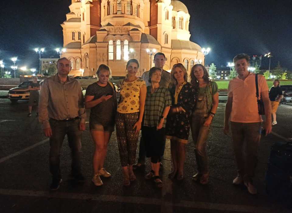 Волгоградских медиков встретили после поездки в Станично-Луганский район ЛНР