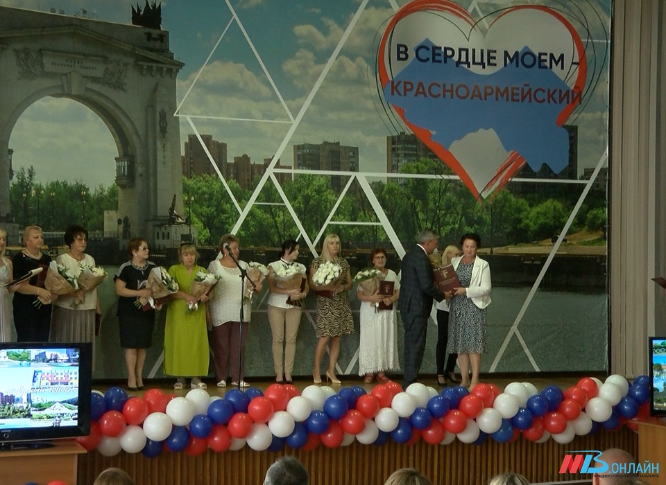 Волгоградцы получили награды в преддверии празднования Дня города